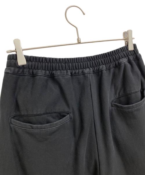 MAISON SPECIAL（メゾンスペシャル）MAISON SPECIAL (メゾンスペシャル) ヘビーウェイトスウェットサイドステッチプライムワイドピンタックイージーパンツ ブラックの古着・服飾アイテム