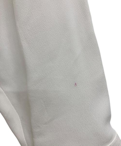 N°21（ヌメロヴェントゥーノ）N°21 (ヌメロヴェントゥーロ) フロントフリルバンドカラーシャツブラウス ホワイト サイズ:42の古着・服飾アイテム