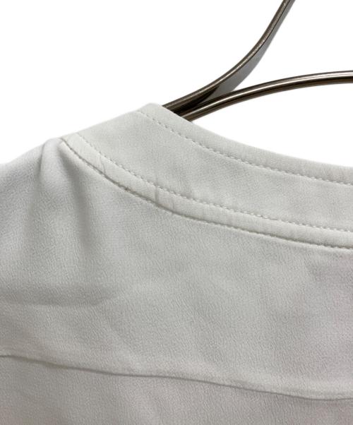 N°21（ヌメロヴェントゥーノ）N°21 (ヌメロヴェントゥーロ) フロントフリルバンドカラーシャツブラウス ホワイト サイズ:42の古着・服飾アイテム