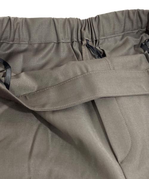 R（アール）R (アール) ウールトロストレッチパンツ ブラウン サイズ:44 未使用品の古着・服飾アイテム