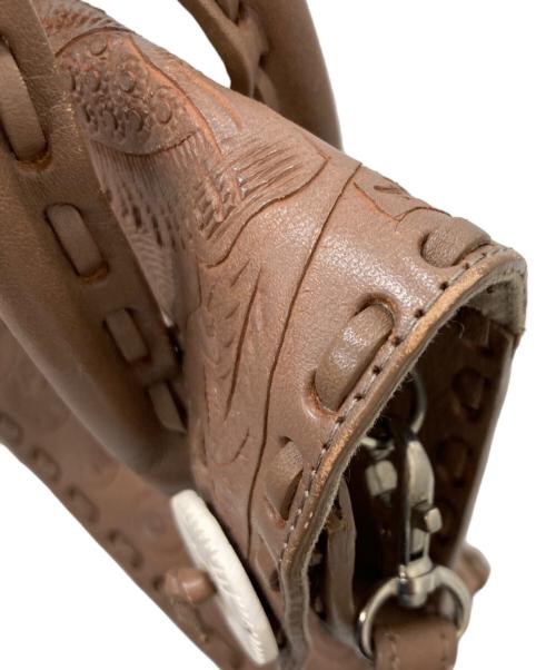 Carving Tribes（カービングトライブス）CARVING TRIBES (カービングトライブス) ミニマエストラグレースコンチネンタル ベージュの古着・服飾アイテム