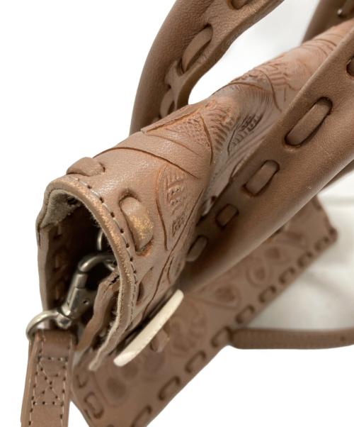 Carving Tribes（カービングトライブス）CARVING TRIBES (カービングトライブス) ミニマエストラグレースコンチネンタル ベージュの古着・服飾アイテム