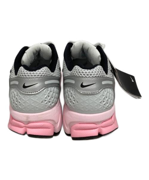 NIKE（ナイキ）NIKE (ナイキ) スニーカー グレー×ピンク サイズ:24 未使用品の古着・服飾アイテム