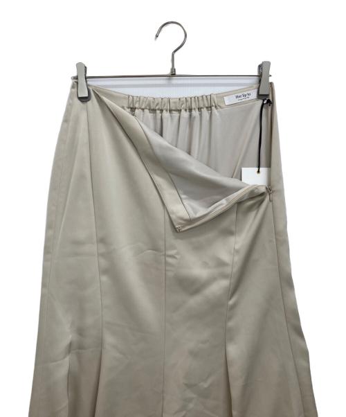 HER LIP TO（ハーリップトゥ）Her lip to (ハーリップトゥ) Asymmetry Hem Satin Skirt ベージュ サイズ:M 未使用品の古着・服飾アイテム