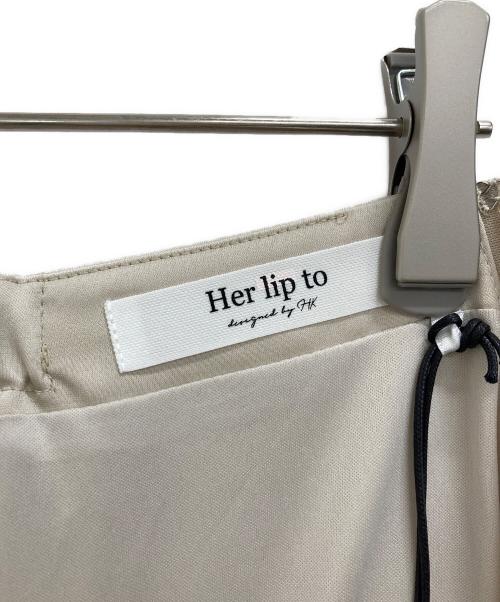 HER LIP TO（ハーリップトゥ）Her lip to (ハーリップトゥ) Asymmetry Hem Satin Skirt ベージュ サイズ:M 未使用品の古着・服飾アイテム