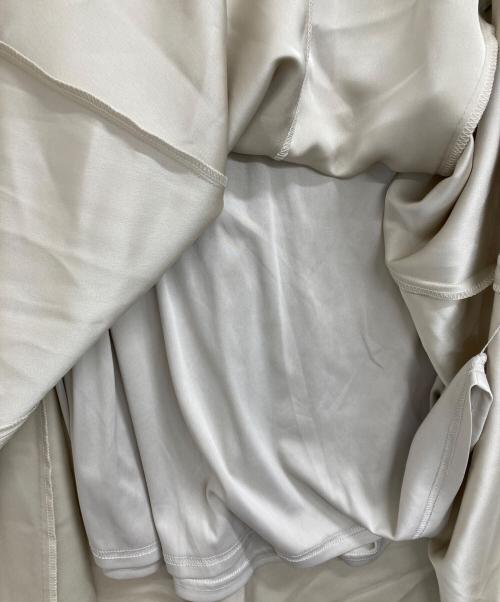 HER LIP TO（ハーリップトゥ）Her lip to (ハーリップトゥ) Asymmetry Hem Satin Skirt ベージュ サイズ:M 未使用品の古着・服飾アイテム