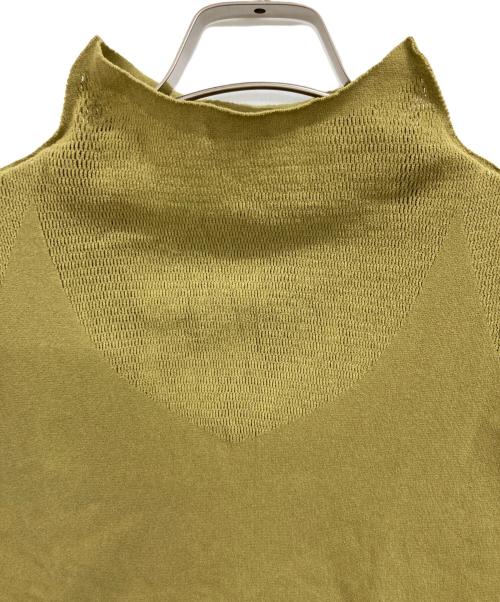 ISSEY MIYAKE FETE（イッセイミヤケフェット）ISSEY MIYAKE FETE (イッセイミヤケフェット) ノースリーブカットソー オリーブ サイズ:2の古着・服飾アイテム