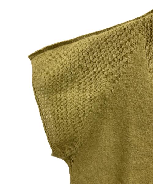 ISSEY MIYAKE FETE（イッセイミヤケフェット）ISSEY MIYAKE FETE (イッセイミヤケフェット) ノースリーブカットソー オリーブ サイズ:2の古着・服飾アイテム