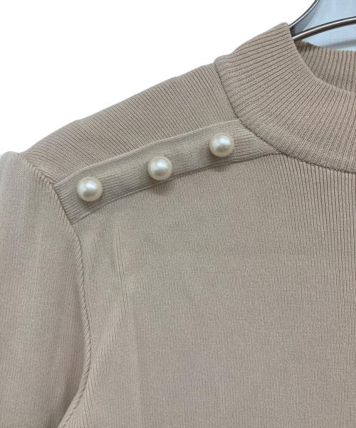 BORDERS at BALCONY（ボーダーズアットバルコニー）BORDERS AT BALCONY (ボーダーズアットバルコニー) PEARL TOP ベージュ サイズ:36の古着・服飾アイテム