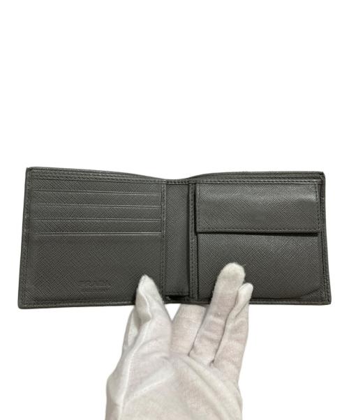 PRADA（プラダ）PRADA (プラダ) 2つ折り財布 グレーの古着・服飾アイテム