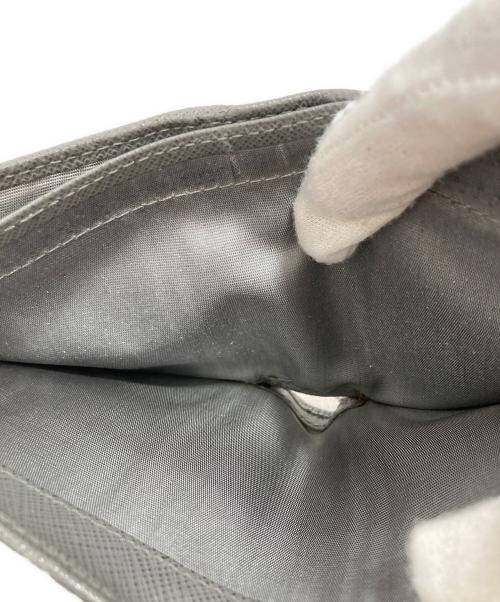 PRADA（プラダ）PRADA (プラダ) 2つ折り財布 グレーの古着・服飾アイテム