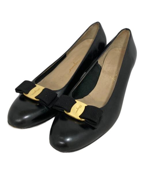 Salvatore Ferragamo（サルヴァトーレ フェラガモ）Salvatore Ferragamo (サルヴァトーレ フェラガモ) ヴァラリボンパンプス ブラック サイズ:8 1/2の古着・服飾アイテム
