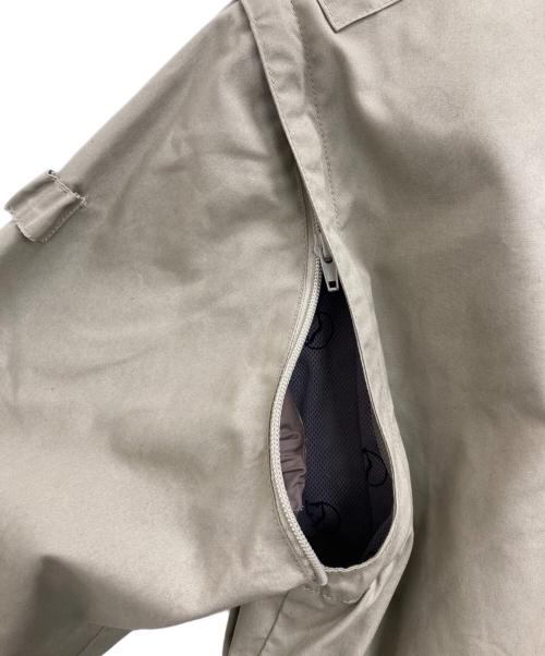 FJALLRAVEN（フェールラーベン）FJALLRAVEN (フェールラーベン) サバイバルジャケット ベージュ サイズ:Sの古着・服飾アイテム