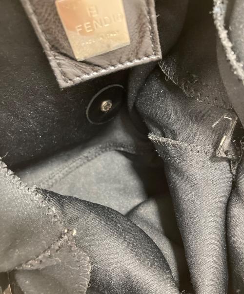 FENDI（フェンディ）FENDI (フェンディ) ショルダーバッグ ブラックの古着・服飾アイテム