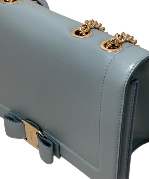 Salvatore Ferragamo（サルヴァトーレ フェラガモ）Salvatore Ferragamo (サルヴァトーレ フェラガモ) ヴァラリボンチェーンショルダーバッグ スカイブルーの古着・服飾アイテム