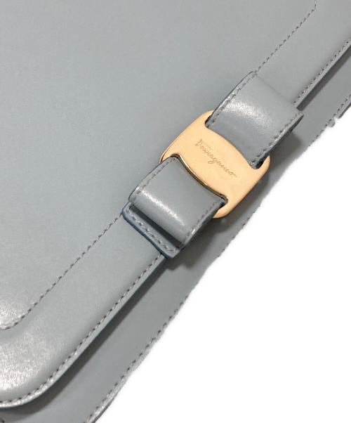 Salvatore Ferragamo（サルヴァトーレ フェラガモ）Salvatore Ferragamo (サルヴァトーレ フェラガモ) ヴァラリボンチェーンショルダーバッグ スカイブルーの古着・服飾アイテム