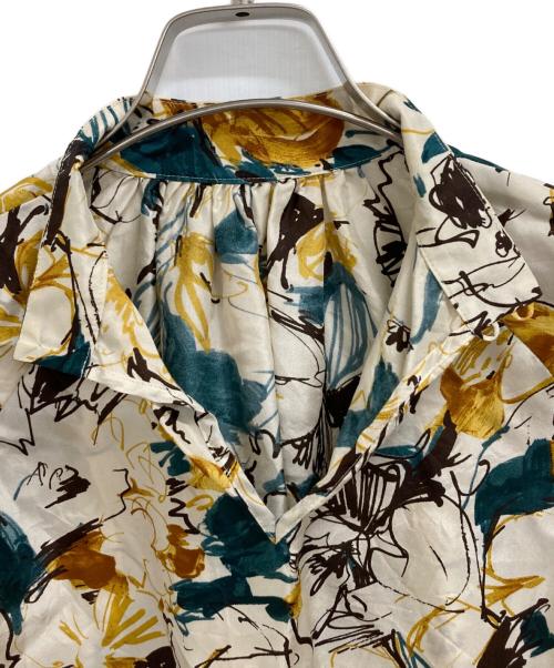 TOMORROW LAND collection（トゥモローランドコレクション）TOMORROW LAND collection (トゥモローランドコレクション) シルクペルシアフラワープリント ネックギャザーブラウス ベージュ サイズ:36の古着・服飾アイテム