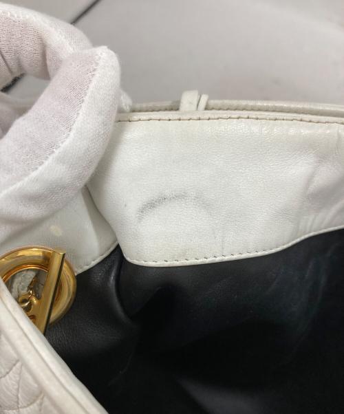 BALLY（バリー）BALLY (バリー) チェーンショルダーバッグ ホワイトの古着・服飾アイテム