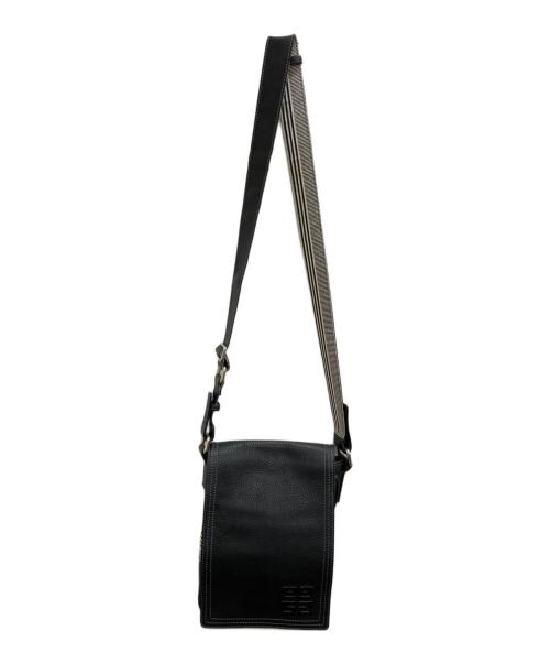 GIVENCHY（ジバンシィ）GIVENCHY (ジバンシィ) エンボスロゴ レザーショルダーバッグ ブラックの古着・服飾アイテム