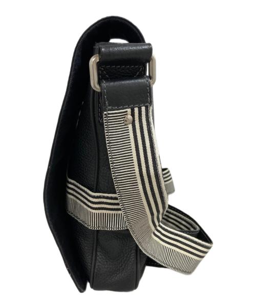 GIVENCHY（ジバンシィ）GIVENCHY (ジバンシィ) エンボスロゴ レザーショルダーバッグ ブラックの古着・服飾アイテム