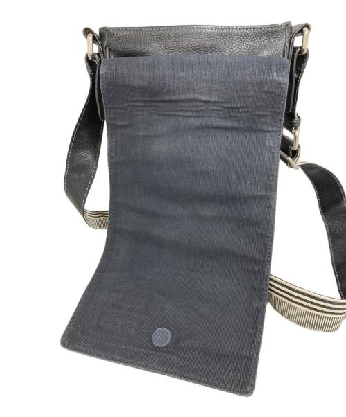 GIVENCHY（ジバンシィ）GIVENCHY (ジバンシィ) エンボスロゴ レザーショルダーバッグ ブラックの古着・服飾アイテム