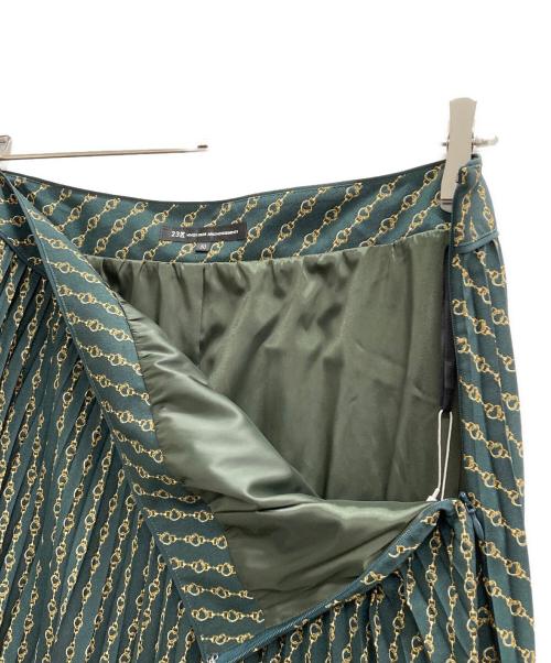 23区（ニジュウサンク）23区 (ニジュウサンク) チェーンモチーフ プリーツスカート グリーン サイズ:50 未使用品の古着・服飾アイテム