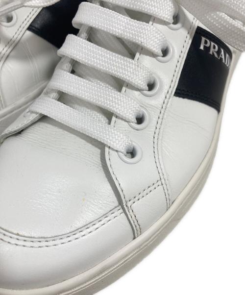 PRADA（プラダ）PRADA (プラダ) スニーカー ホワイト サイズ:6 1/2の古着・服飾アイテム