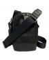 TUMI（トゥミ）の古着「FIFE SLIM SLING BAG」｜ブラック