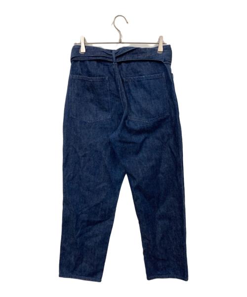 COMOLI（コモリ）COMOLI (コモリ) ベルテッドデニムパンツ インディゴの古着・服飾アイテム