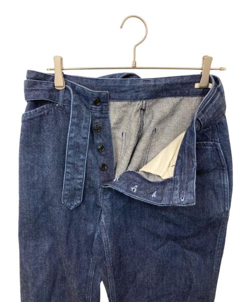 COMOLI（コモリ）COMOLI (コモリ) ベルテッドデニムパンツ インディゴの古着・服飾アイテム