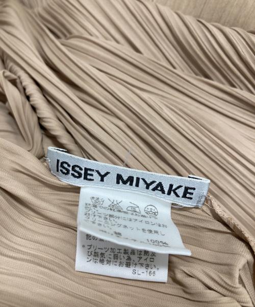 ISSEY MIYAKE（イッセイミヤケ）ISSEY MIYAKE (イッセイミヤケ) ハイネック ワンピース ベージュ サイズ:2の古着・服飾アイテム