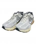 NIKEナイキ）の古着「WMNS ZOOM VOMERO 5」｜ホワイト