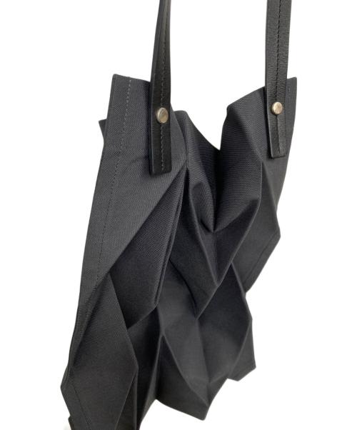 ISSEY MIYAKE（イッセイミヤケ）ISSEY MIYAKE (イッセイミヤケ) ittala (イッタラ) 折りたたみプリーツトートバッグ グレーの古着・服飾アイテム