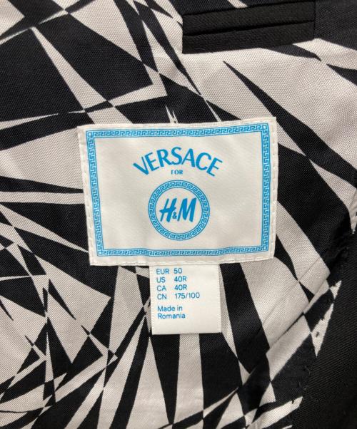 H&M（エイチアンドエム）H&M (エイチアンドエム) VERSACE (ヴェルサーチェ) セットアップスーツ ブラック サイズ:50の古着・服飾アイテム