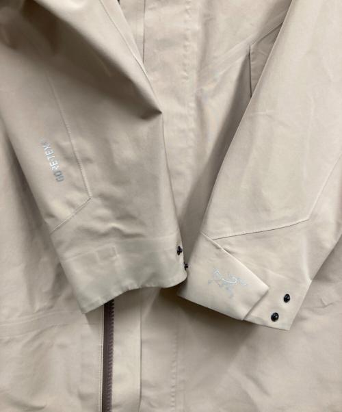 ARC'TERYX（アークテリクス）ARC'TERYX (アークテリクス) ANDRA COAT WOMEN’S ベージュ サイズ:XSの古着・服飾アイテム