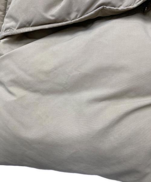 PEUTEREY（ピューテリー）PEUTEREY (ピューテリー) ハリケーンダウンジャケット ベージュ サイズ:Ｍの古着・服飾アイテム