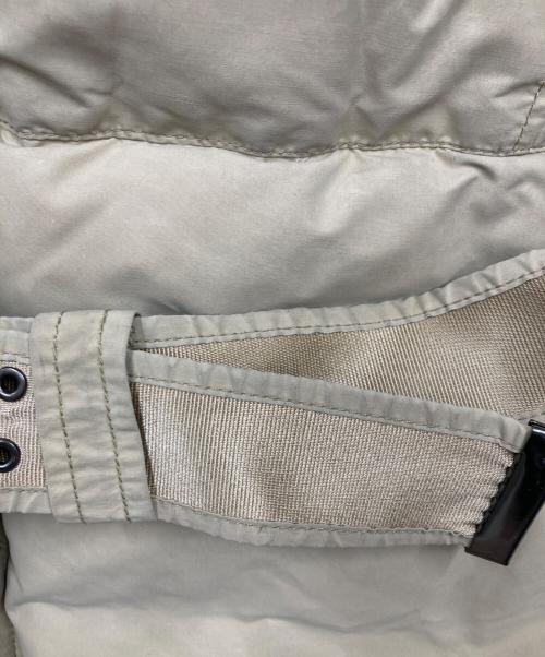 PEUTEREY（ピューテリー）PEUTEREY (ピューテリー) ハリケーンダウンジャケット ベージュ サイズ:Ｍの古着・服飾アイテム