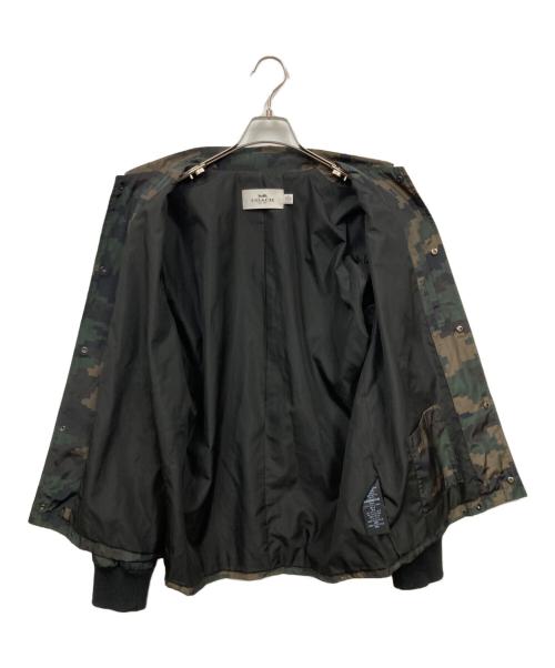 COACH（コーチ）COACH (コーチ) カモ柄コーチジャケット オリーブ サイズ:Sの古着・服飾アイテム