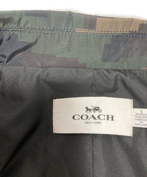 COACH（コーチ）COACH (コーチ) カモ柄コーチジャケット オリーブ サイズ:Sの古着・服飾アイテム