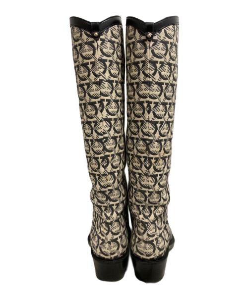 Salvatore Ferragamo（サルヴァトーレ フェラガモ）Salvatore Ferragamo (サルヴァトーレ フェラガモ) ガンチーニ柄 ロングブーツ ベージュ サイズ:5 1/2の古着・服飾アイテム