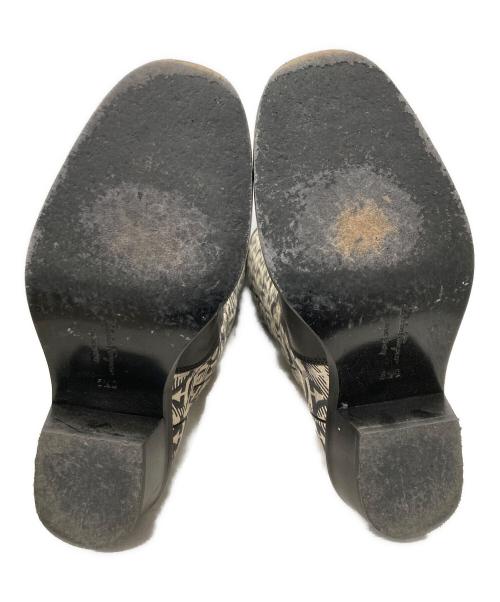 Salvatore Ferragamo（サルヴァトーレ フェラガモ）Salvatore Ferragamo (サルヴァトーレ フェラガモ) ガンチーニ柄 ロングブーツ ベージュ サイズ:5 1/2の古着・服飾アイテム