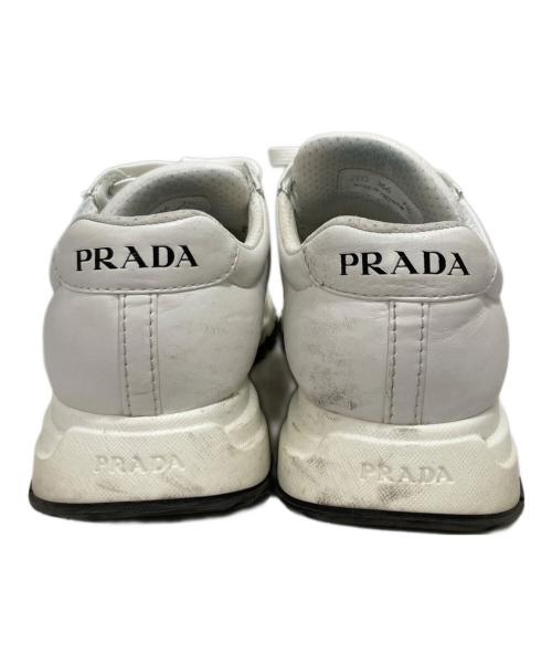 PRADA（プラダ）PRADA (プラダ) スニーカー ホワイト サイズ:71/2の古着・服飾アイテム