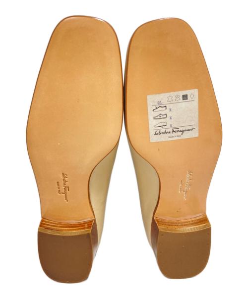 Salvatore Ferragamo（サルヴァトーレ フェラガモ）Salvatore Ferragamo (サルヴァトーレ フェラガモ) ガンチーニローファー ベージュ サイズ:5の古着・服飾アイテム
