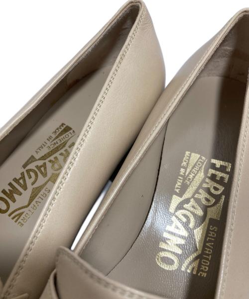 Salvatore Ferragamo（サルヴァトーレ フェラガモ）Salvatore Ferragamo (サルヴァトーレ フェラガモ) ガンチーニローファー ベージュ サイズ:5の古着・服飾アイテム
