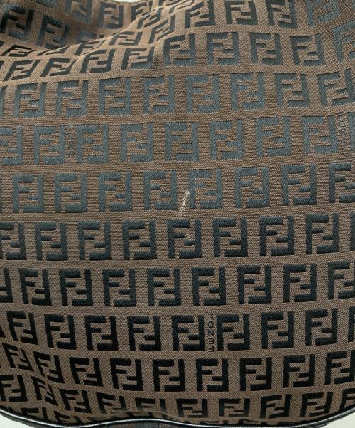 FENDI（フェンディ）FENDI (フェンディ) ショルダーバッグ ブラウンの古着・服飾アイテム