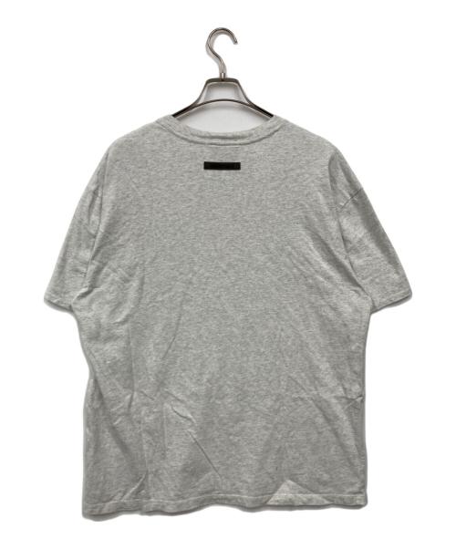 FOG ESSENTIALS（フィアオブゴッド エッセンシャル）FOG ESSENTIALS (フィアオブゴッド エッセンシャル) Tシャツ グレー サイズ:Lの古着・服飾アイテム