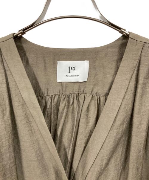 1er Arrondissement（プルミエ アロンディスモン）1er Arrondissement (プルミエ アロンディスモン) アセテートシアーリネンワンピース カーキ サイズ:36 未使用品の古着・服飾アイテム