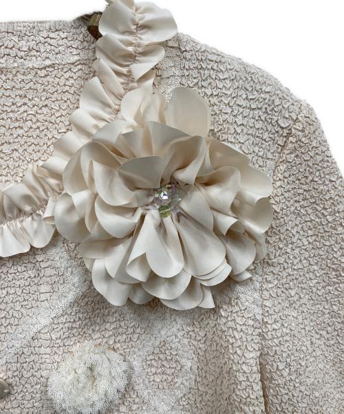 NOKO OHNO（ノコ オーノ）NOKO OHNO (ノコ オーノ) コサージュ付きブラウス ベージュ サイズ:42 未使用品の古着・服飾アイテム