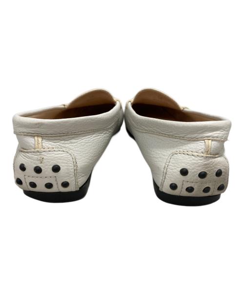 TOD'S（トッズ）TOD'S (トッズ) ドライビングシューズ ホワイト サイズ:38の古着・服飾アイテム