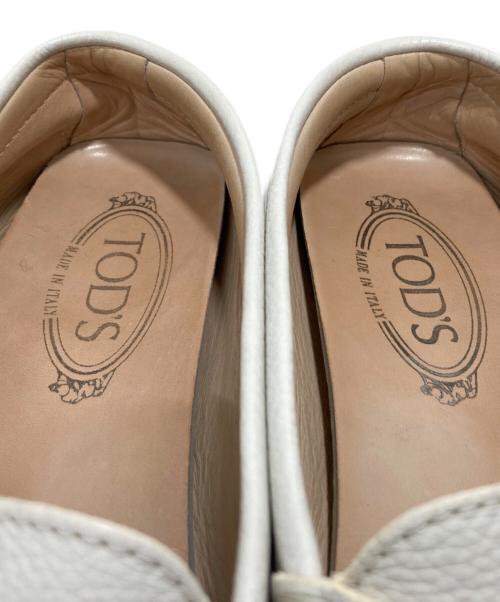 TOD'S（トッズ）TOD'S (トッズ) ドライビングシューズ ホワイト サイズ:38の古着・服飾アイテム